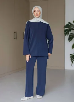 طقم محتشم واسع (Co-ord Set) بياقة عالية وبنطلون بأرجل واسعة second