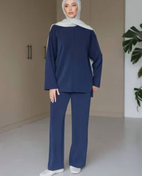 طقم محتشم واسع (Co-ord Set) بياقة عالية وبنطلون بأرجل واسعة