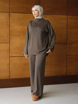 طقم محتشم واسع (Co-ord Set) بياقة عالية وبنطلون بأرجل واسعة / Brown - 36